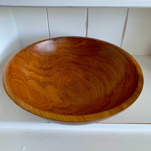 Vintage Wooden Salad/Fruit/Bread Bowl with Beautiful Unique Wood Grain Pattern - Picture 3 of 7